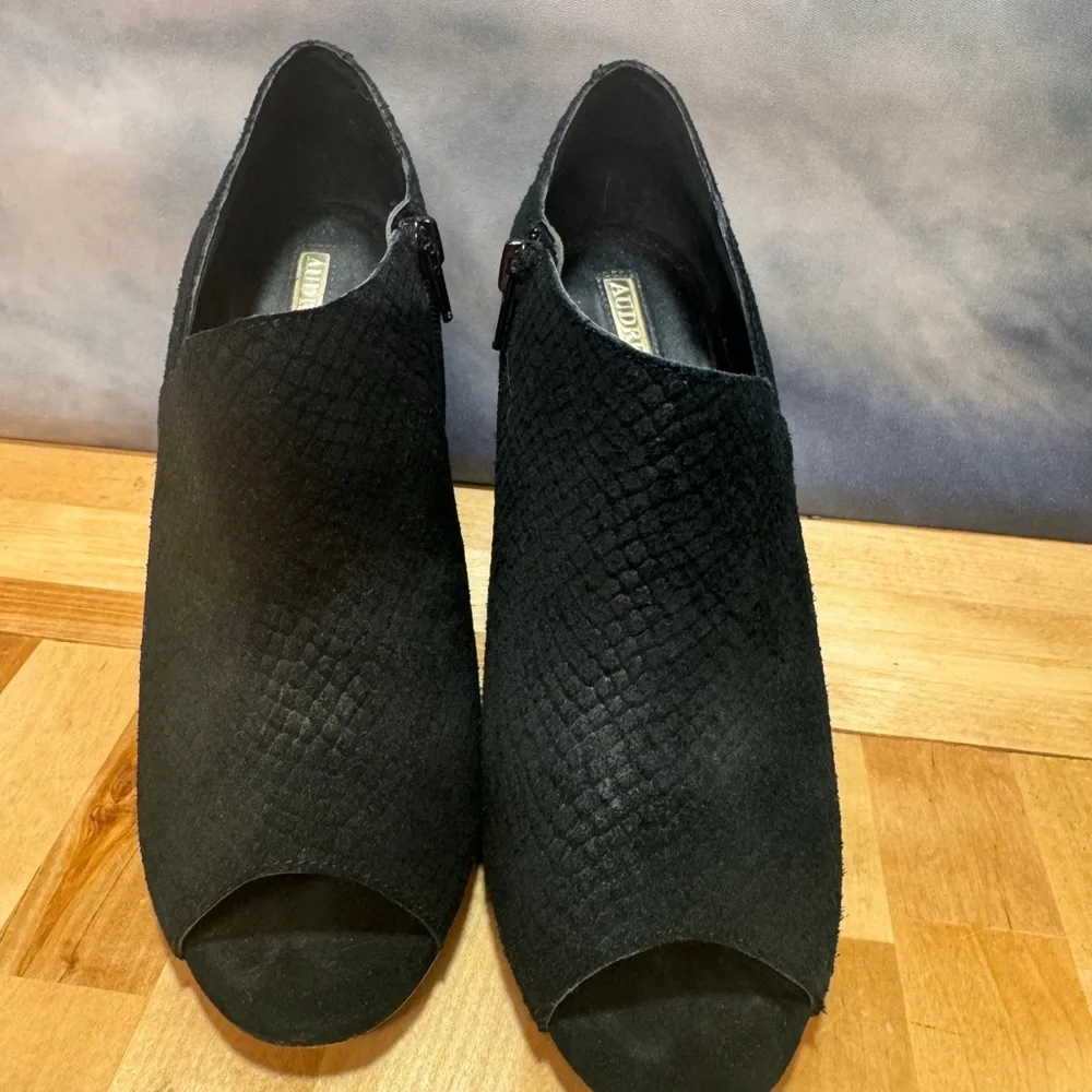Audrey Brooke Black Peep-Toe Heels size 8 used - Picture 3 of 6